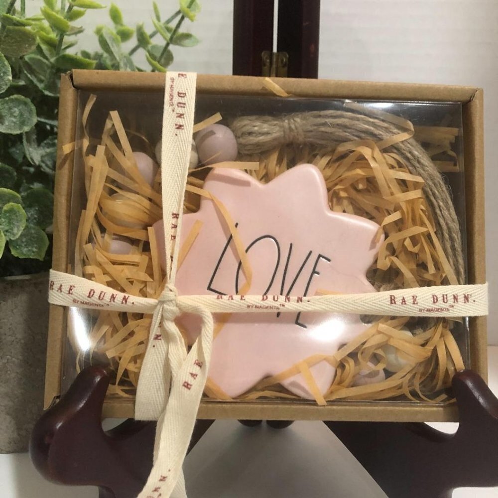 Nwt PRICE FIRM Rae Dunn “Love” ceramic & wooden bead garland